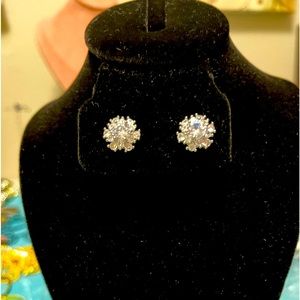 STERLING FLOWER CZ POST